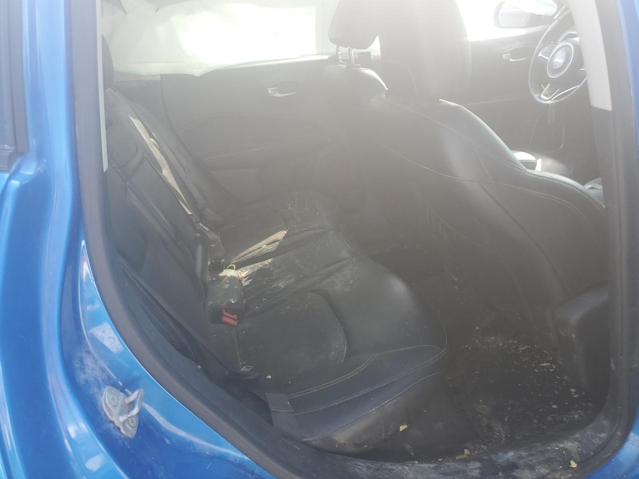 3C4NJCBB9JT137672 2018 Jeep Compass Latitude