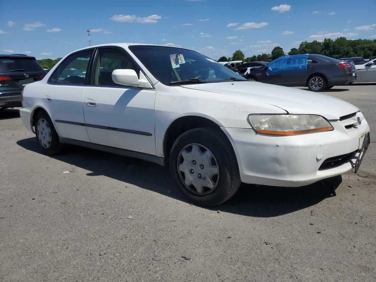 1HGCG6659YA113693 2000 Honda Accord Lx