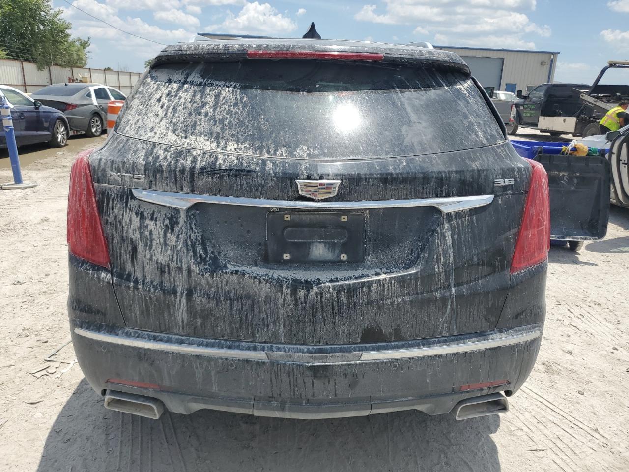 1GYKNBRS6HZ165997 2017 Cadillac Xt5 Luxury