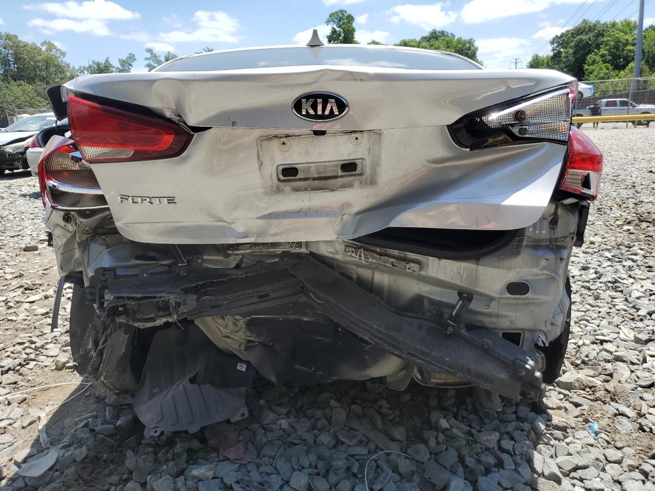 3KPFK4A72JE275322 2018 Kia Forte Lx