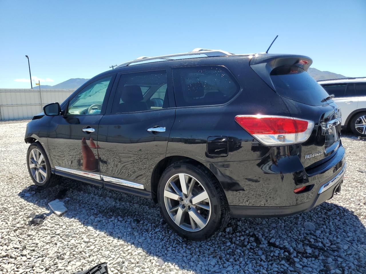 2015 Nissan Pathfinder S vin: 5N1AR2MM7FC631530