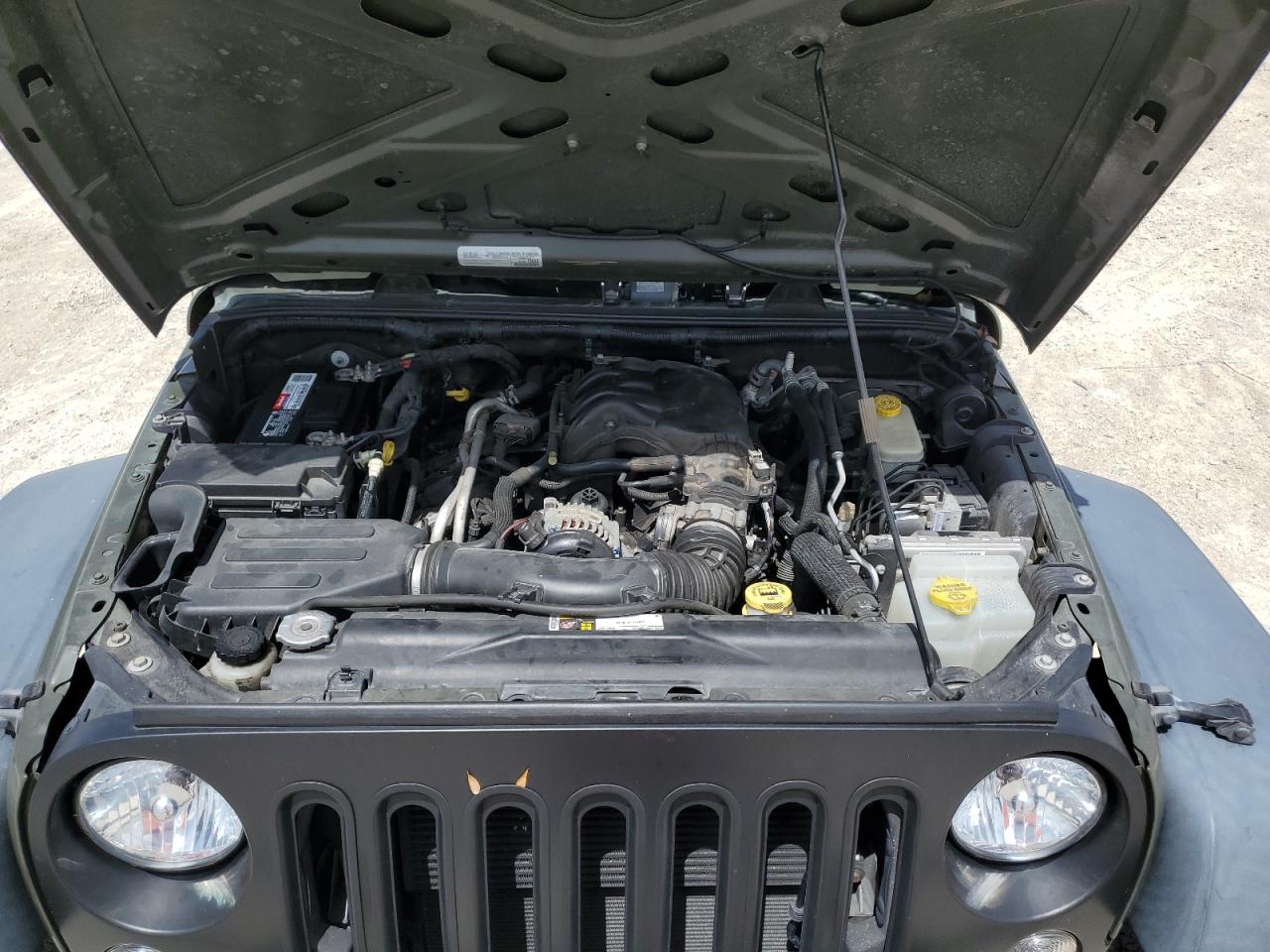 1C4BJWDG8FL669835 2015 Jeep Wrangler Unlimited Sport