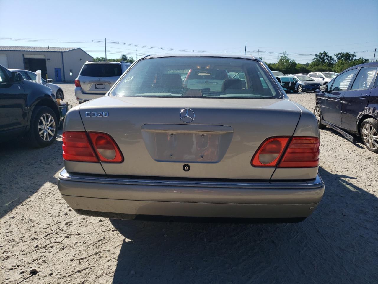 WDBJF65F2WA666104 1998 Mercedes-Benz E 320