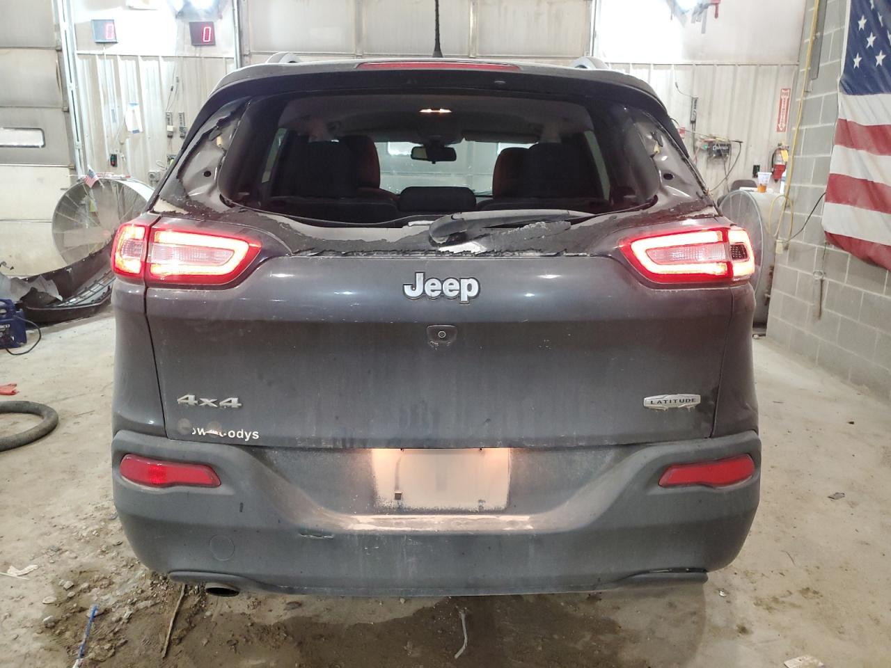 1C4PJMCB9GW326905 2016 Jeep Cherokee Latitude