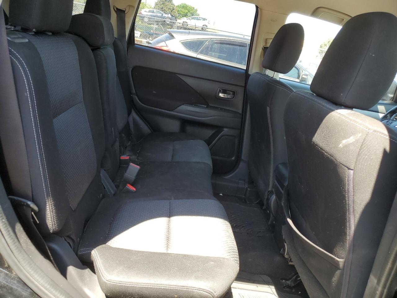 JA4AD3A36HZ028146 2017 Mitsubishi Outlander Se