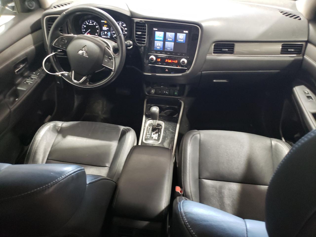 JA4AZ3A31LZ030655 2020 Mitsubishi Outlander Se