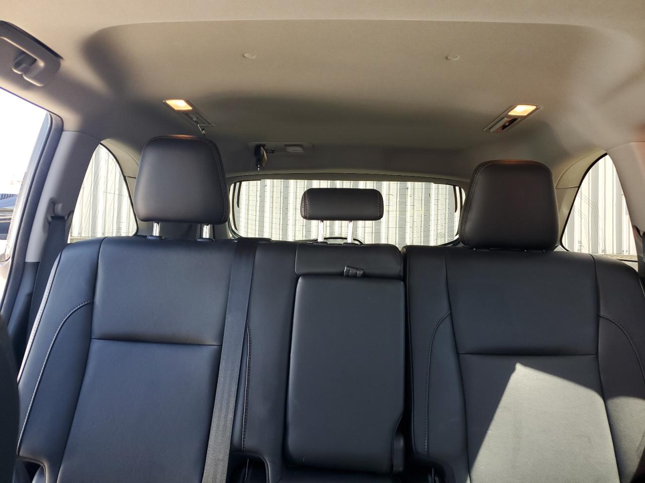 5TDKKRFH3GS502965 2016 Toyota Highlander Xle