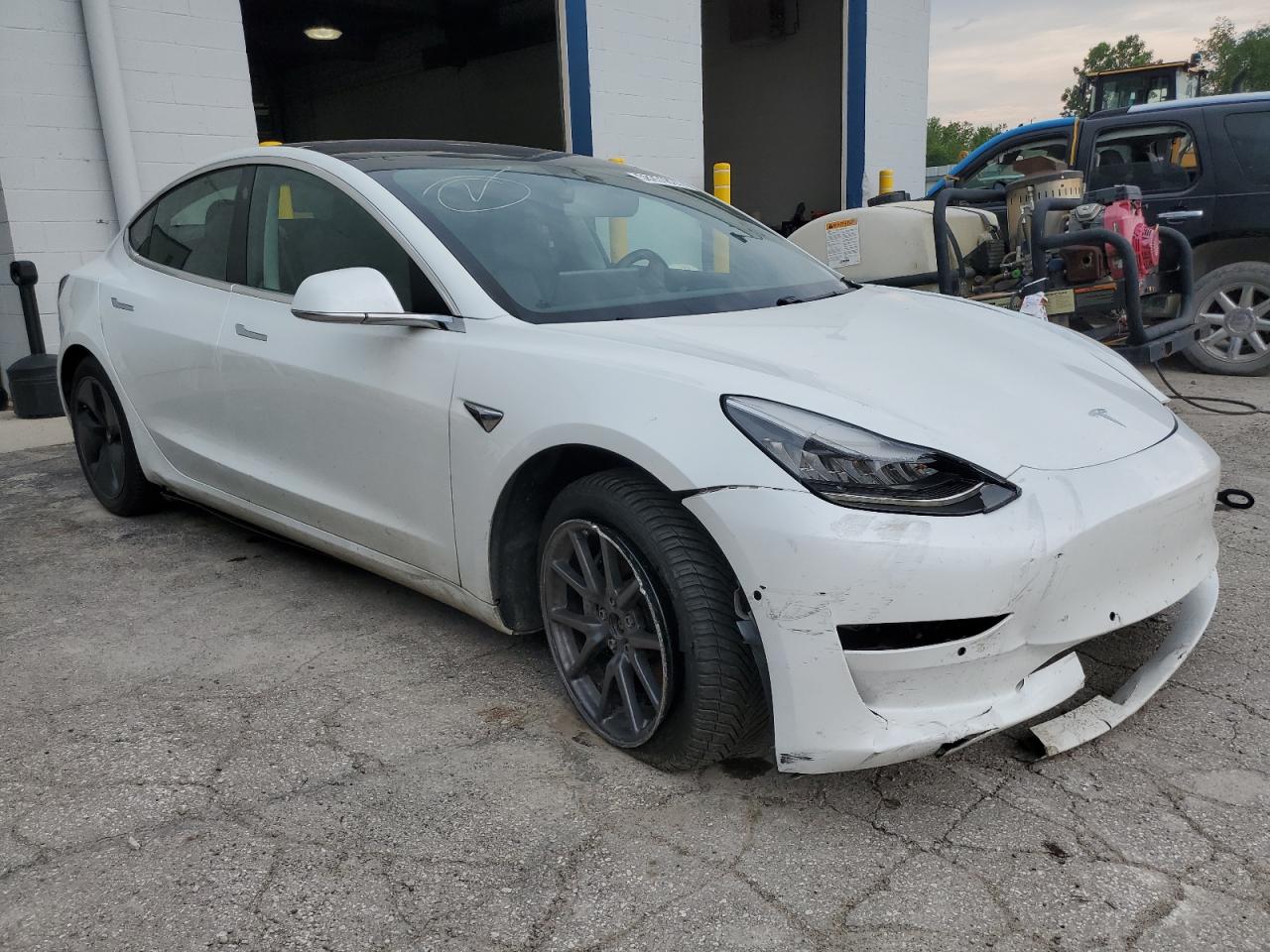 2019 Tesla Model 3 vin: 5YJ3E1EB0KF433241