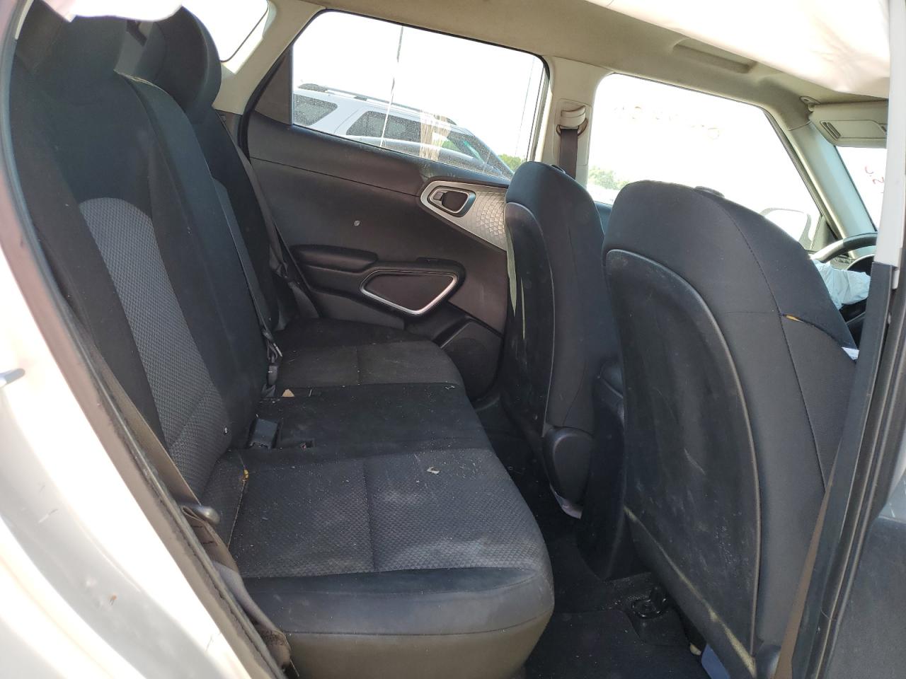 KNDJ23AU9L7008773 2020 Kia Soul Lx