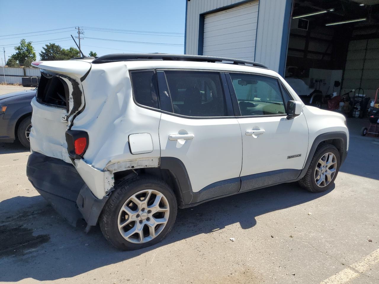 2015 Jeep Renegade Latitude vin: ZACCJABT8FPC39337