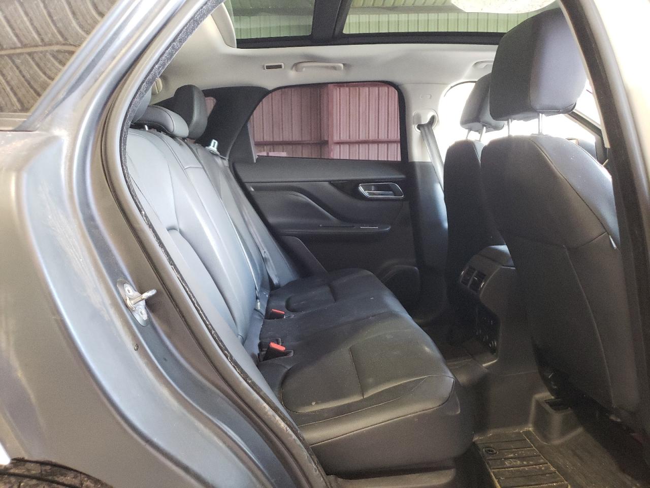 SADCJ2BV8HA063758 2017 Jaguar F-Pace Premium