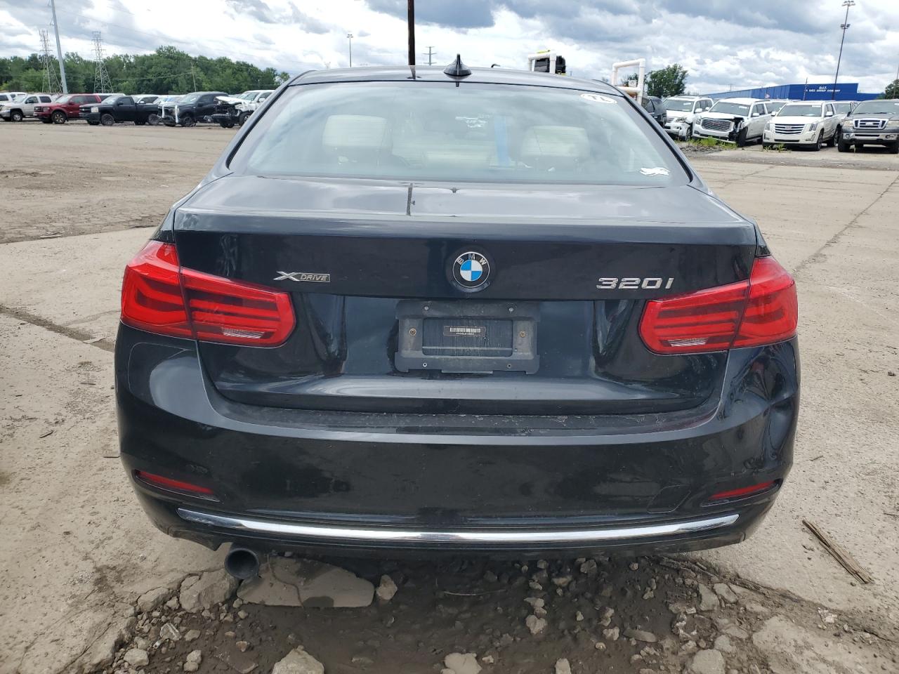 WBA8A3C3XHK692840 2017 BMW 320 Xi