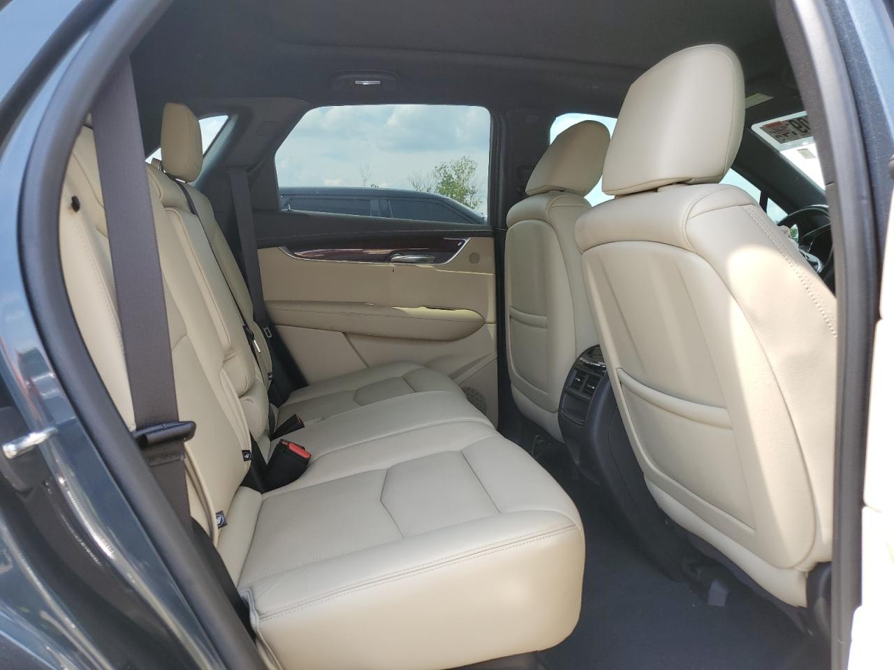 1GYKNFRS0KZ194944 2019 Cadillac Xt5 Premium Luxury