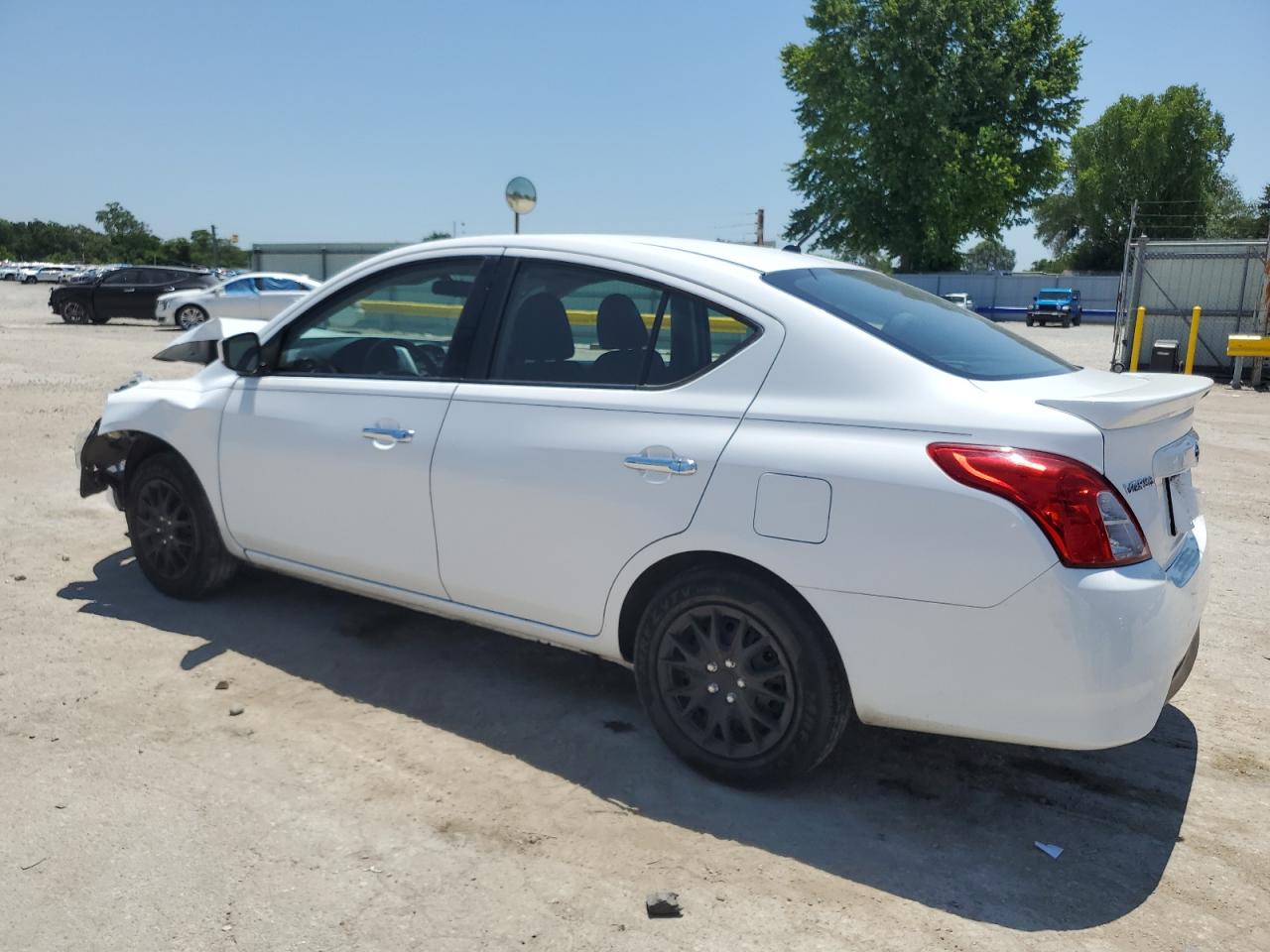 3N1CN7AP5JL879229 2018 Nissan Versa S