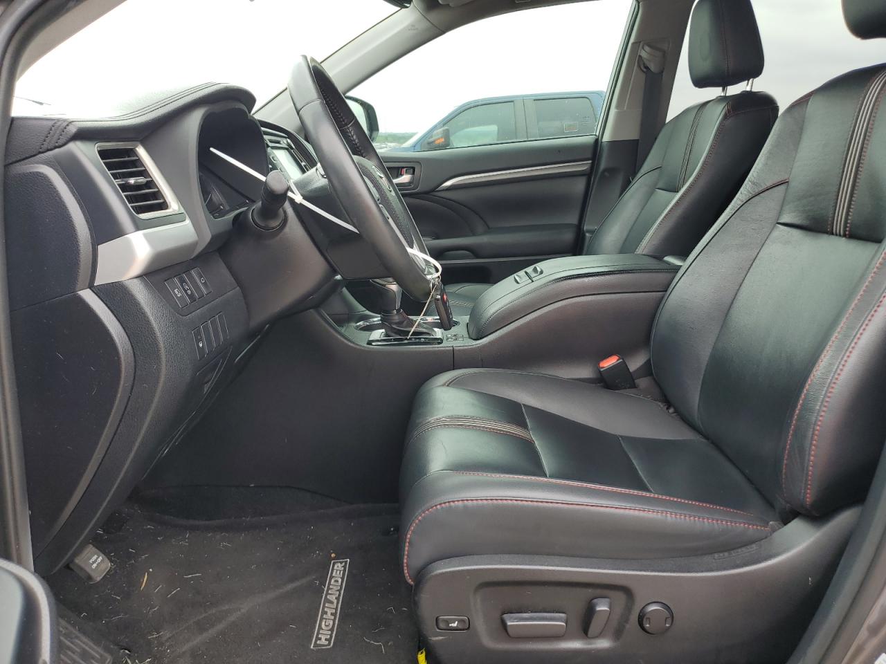 5TDKZRFH2KS355364 2019 Toyota Highlander Se