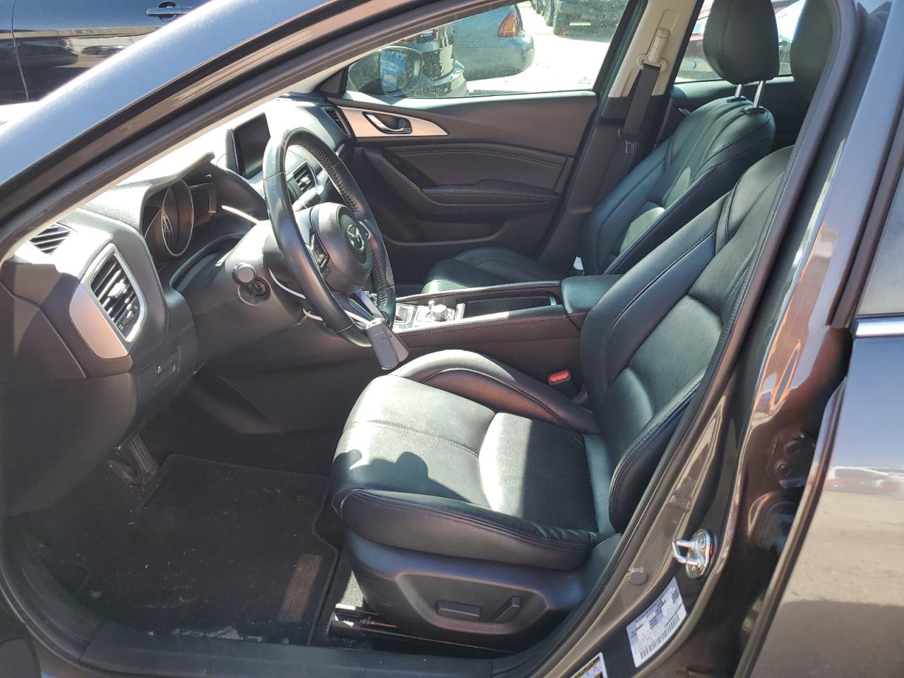 3MZBN1V32JM177258 2018 Mazda 3 Touring