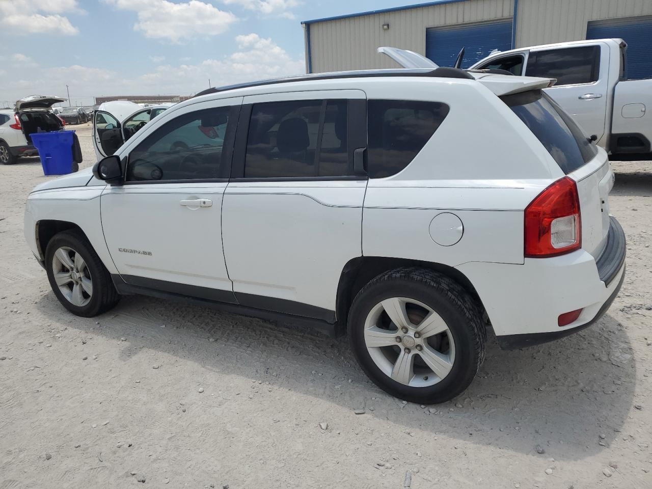 2013 Jeep Compass Latitude vin: 1C4NJCEB5DD205617