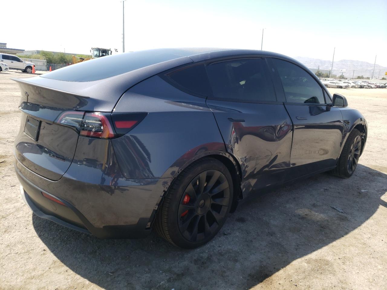 2023 Tesla Model Y vin: 7SAYGDEF8PF921089