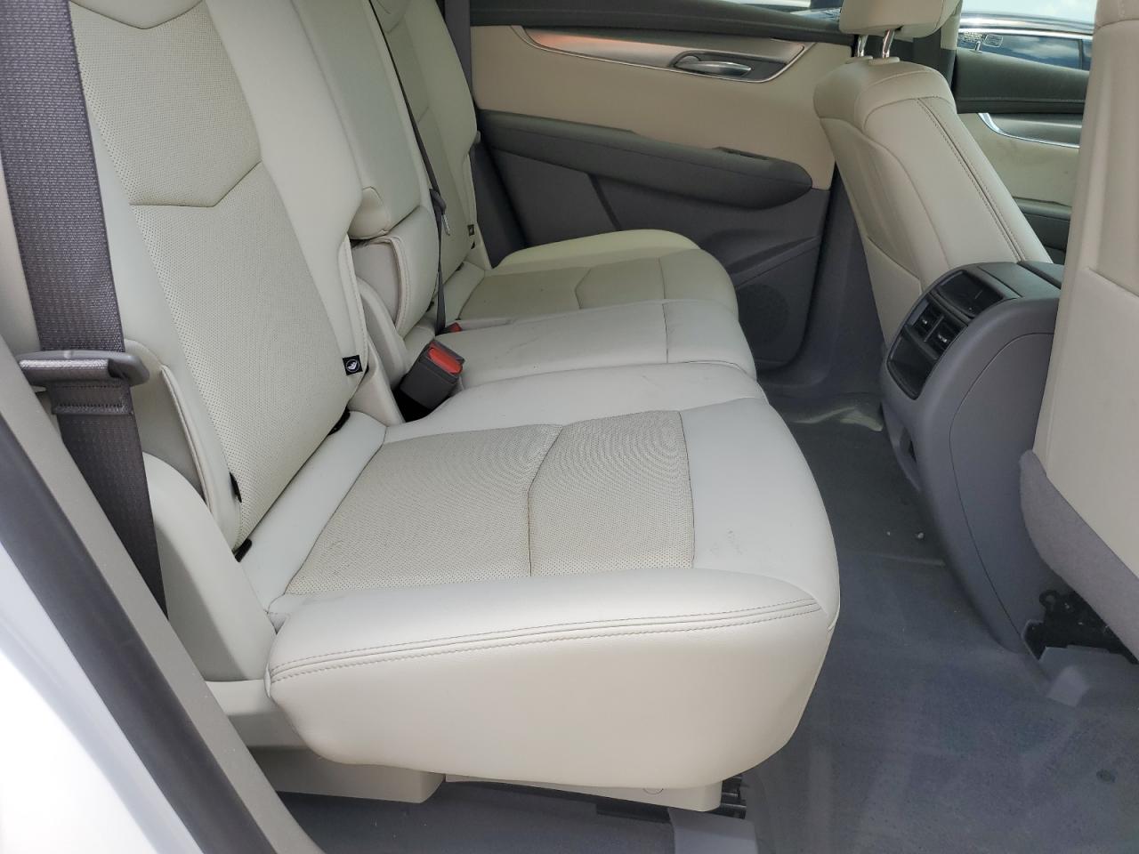 1GYKNCR49MZ124233 2021 Cadillac Xt5 Premium Luxury