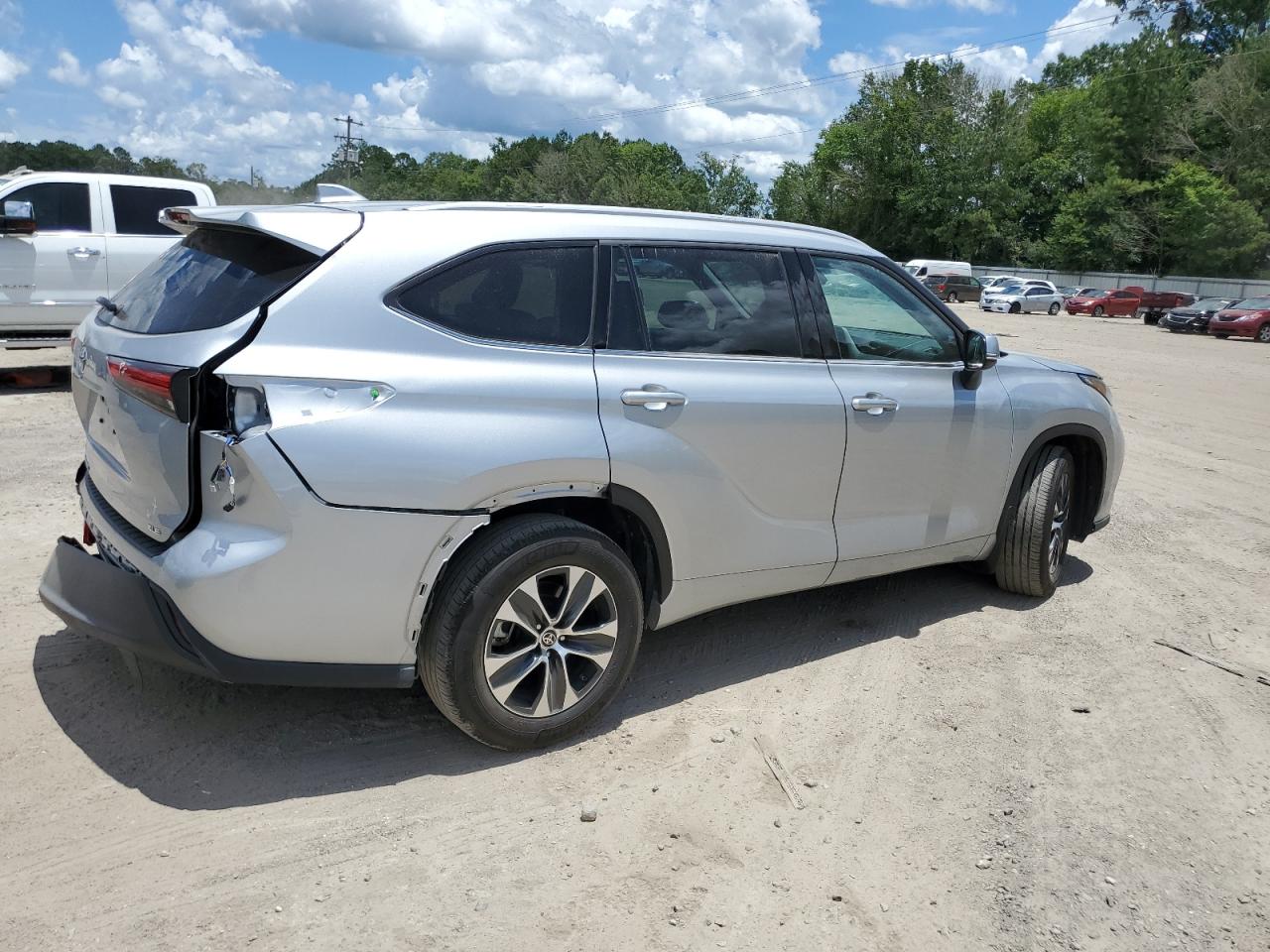 5TDGZRAH8NS549897 2022 Toyota Highlander Xle