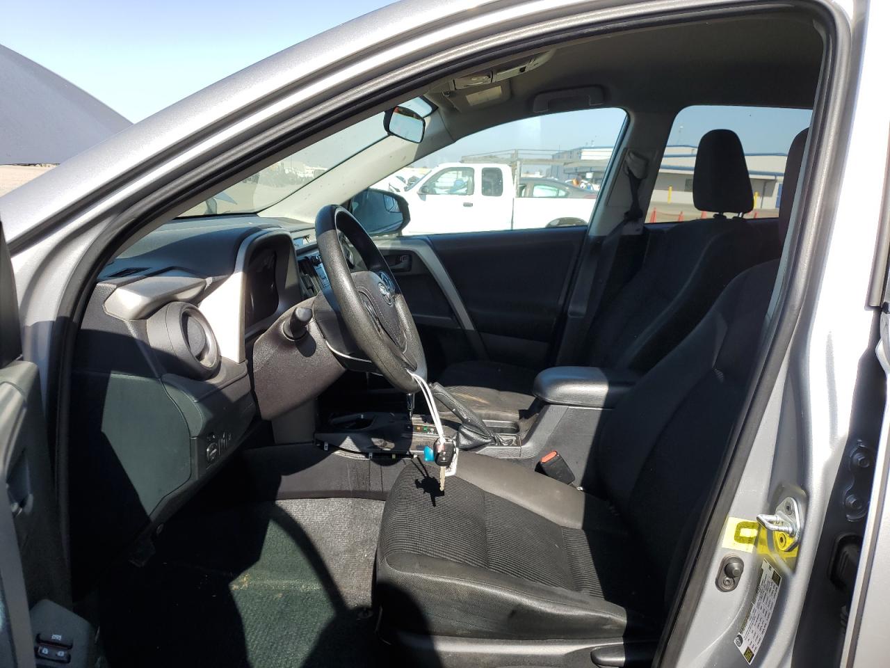 2T3ZFREV4HW359552 2017 Toyota Rav4 Le