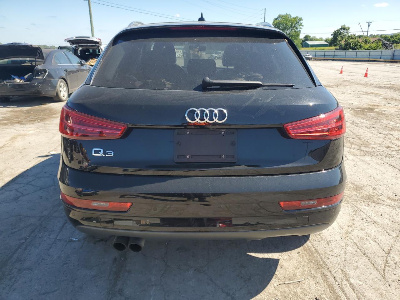 WA1BCCFS5HR015573 2017 Audi Q3 Premium