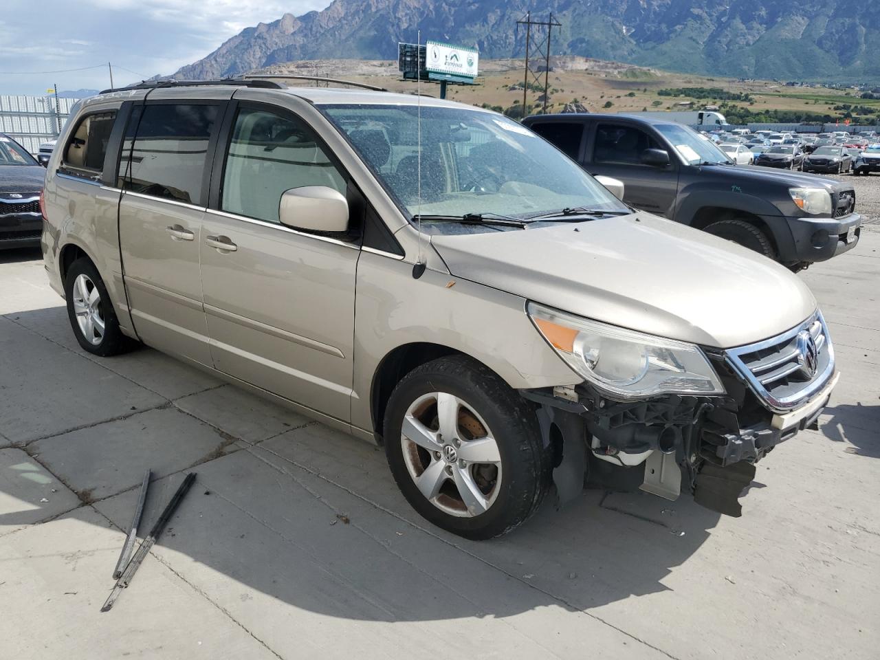 2V8HW34159R599037 2009 Volkswagen Routan Se