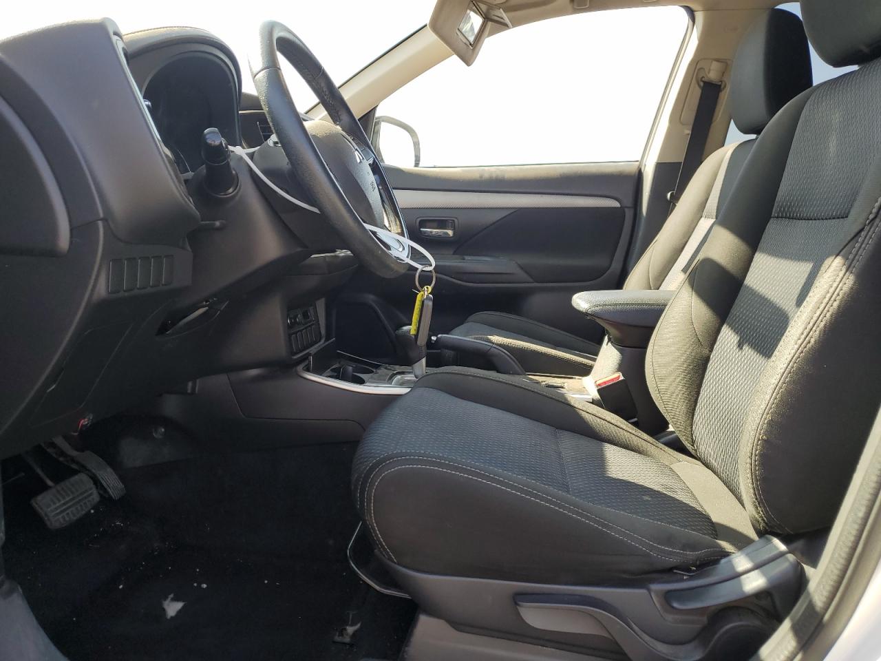 JA4AD3A35HZ052017 2017 Mitsubishi Outlander Se