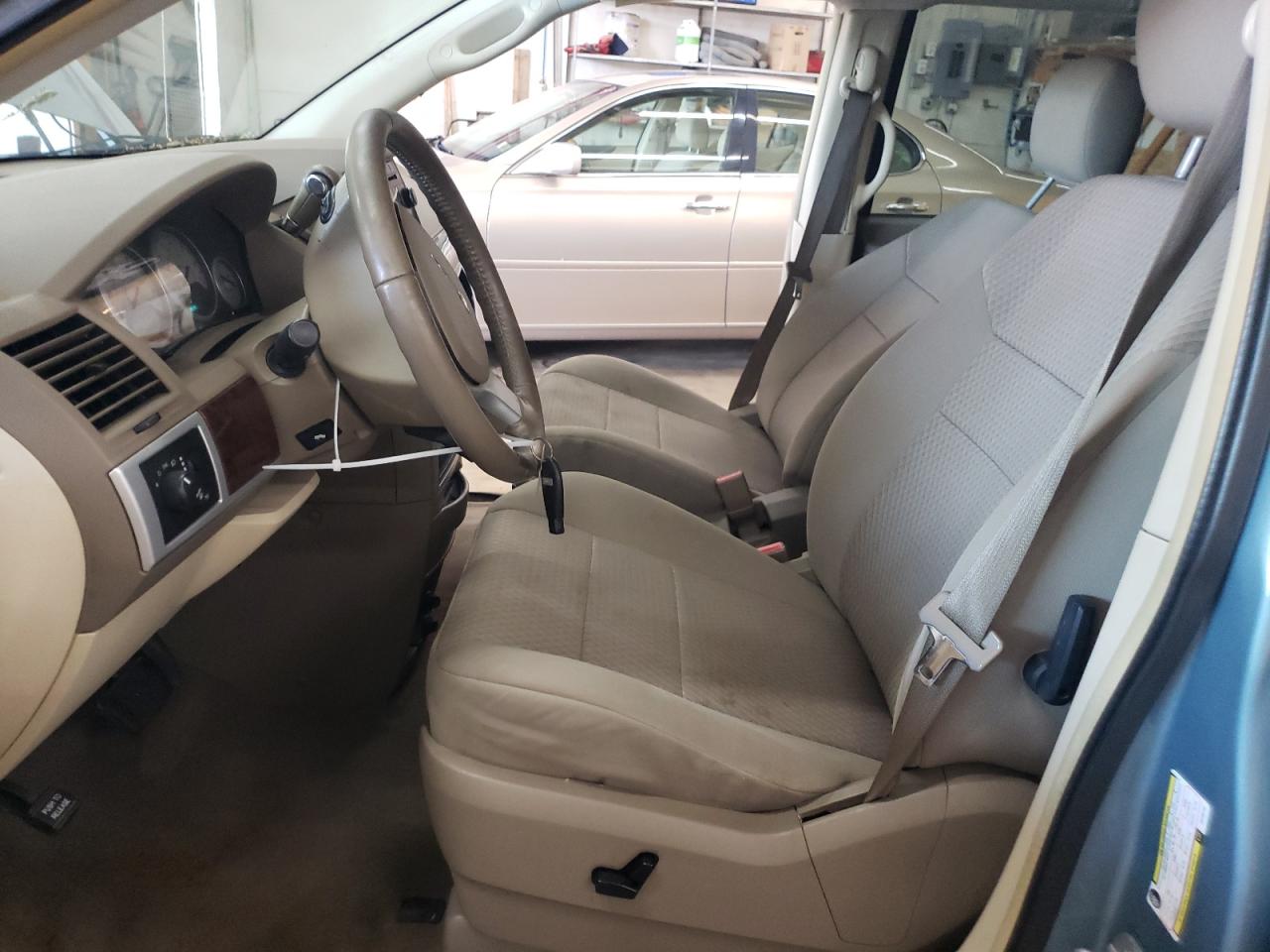 2A4RR5D16AR105110 2010 Chrysler Town & Country Touring