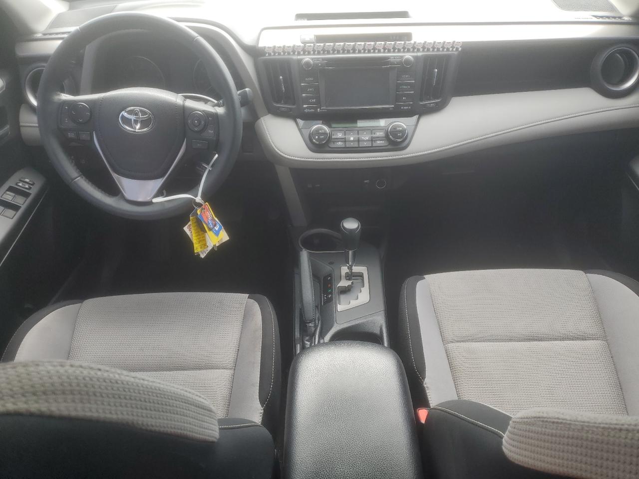 2T3WFREV5HW368974 2017 Toyota Rav4 Xle