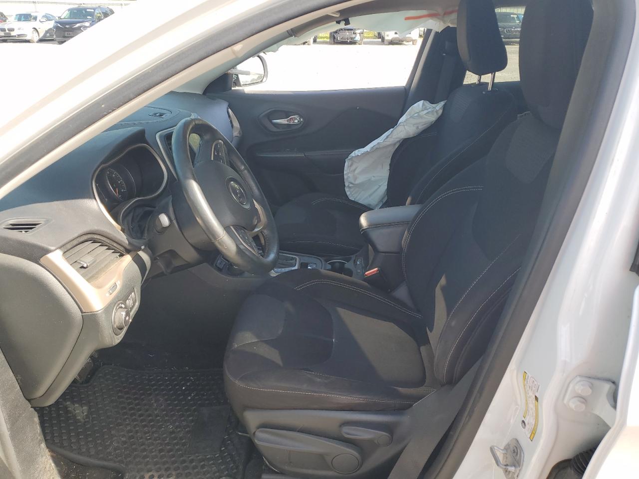 1C4PJMCS8FW564372 2015 Jeep Cherokee Latitude