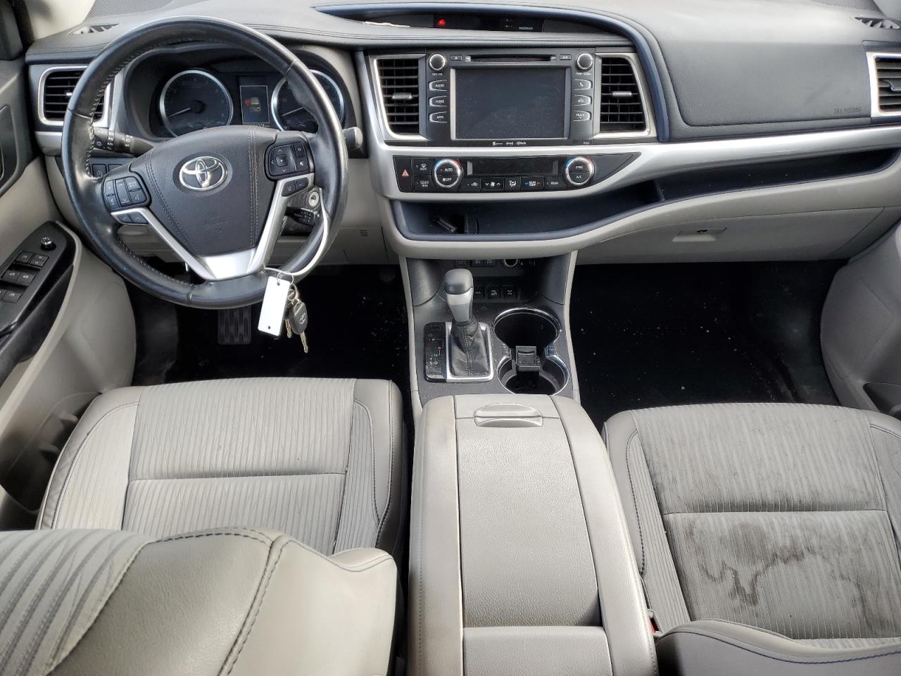 5TDBZRFH4HS386446 2017 Toyota Highlander Le