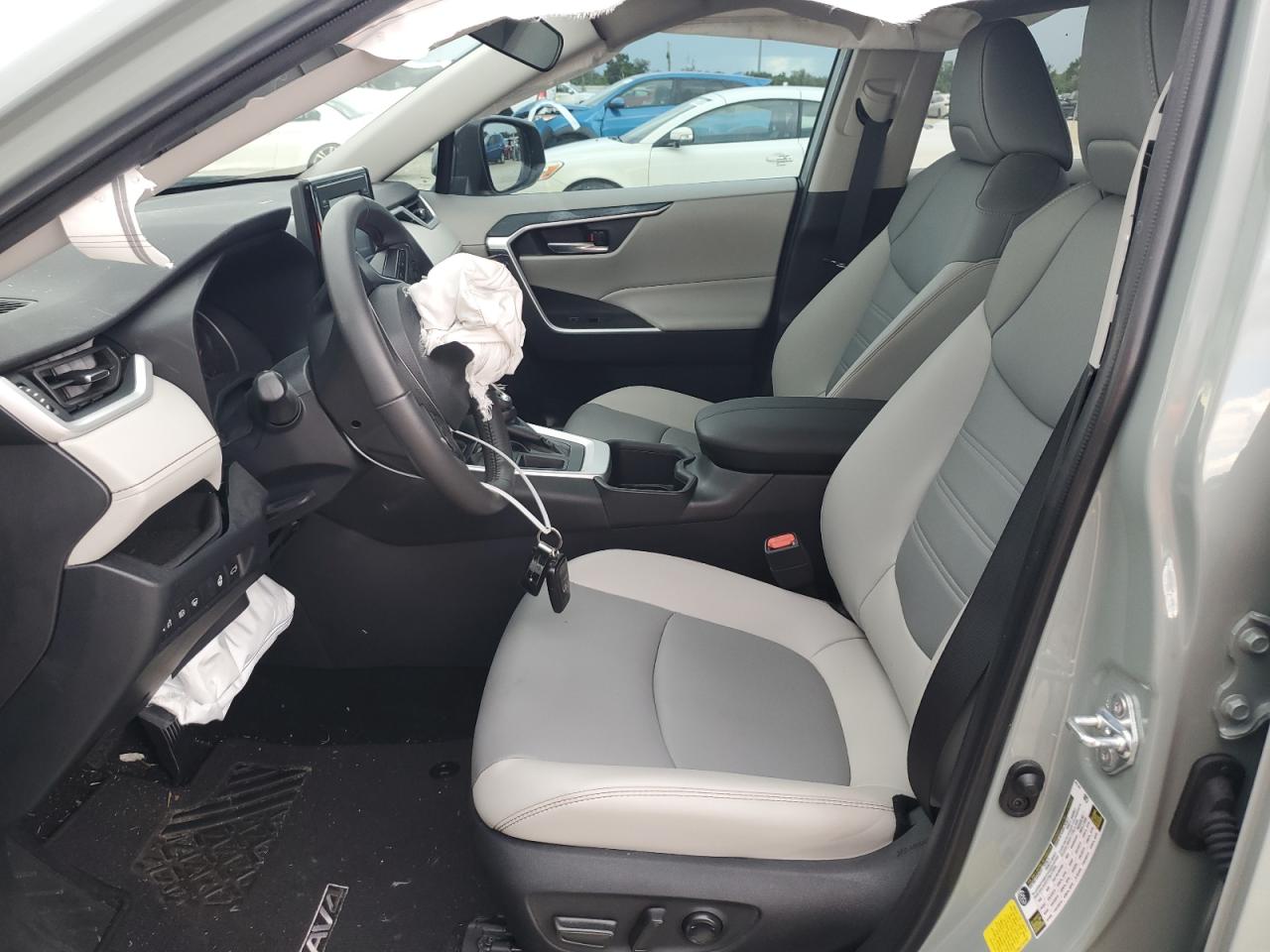 2T3C1RFV1NW220249 2022 Toyota Rav4 Xle Premium