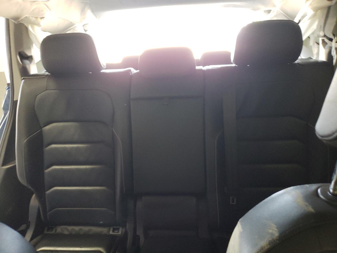 3VV5B7AX4JM214381 2018 Volkswagen Tiguan Sel Premium