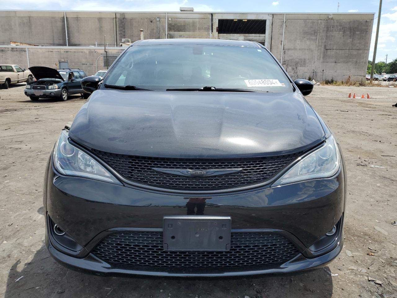 2019 Chrysler Pacifica Touring Plus vin: 2C4RC1FG4KR738143