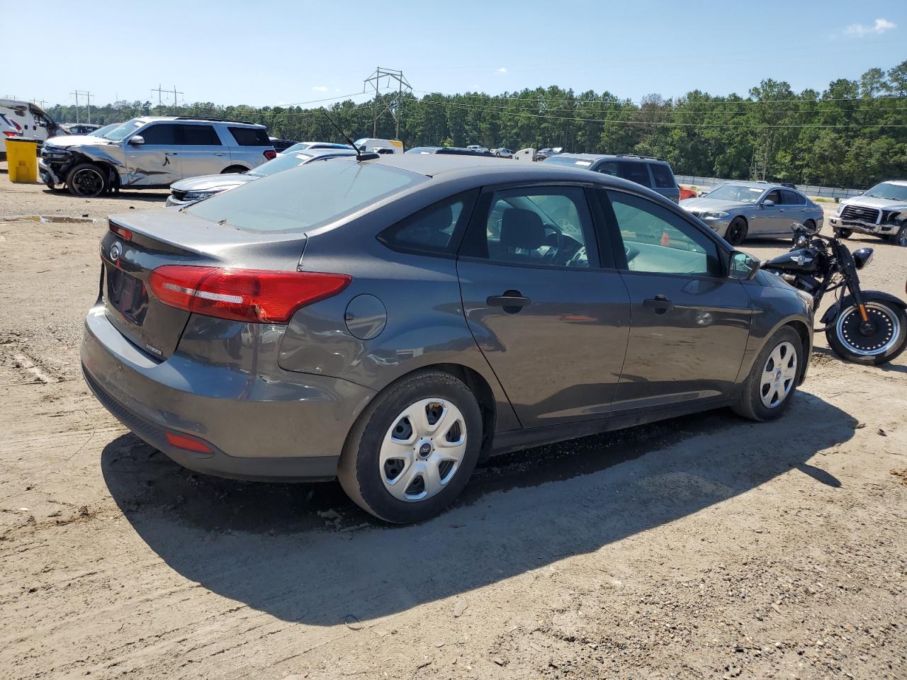 2015 Ford Focus S vin: 1FADP3E25FL374917