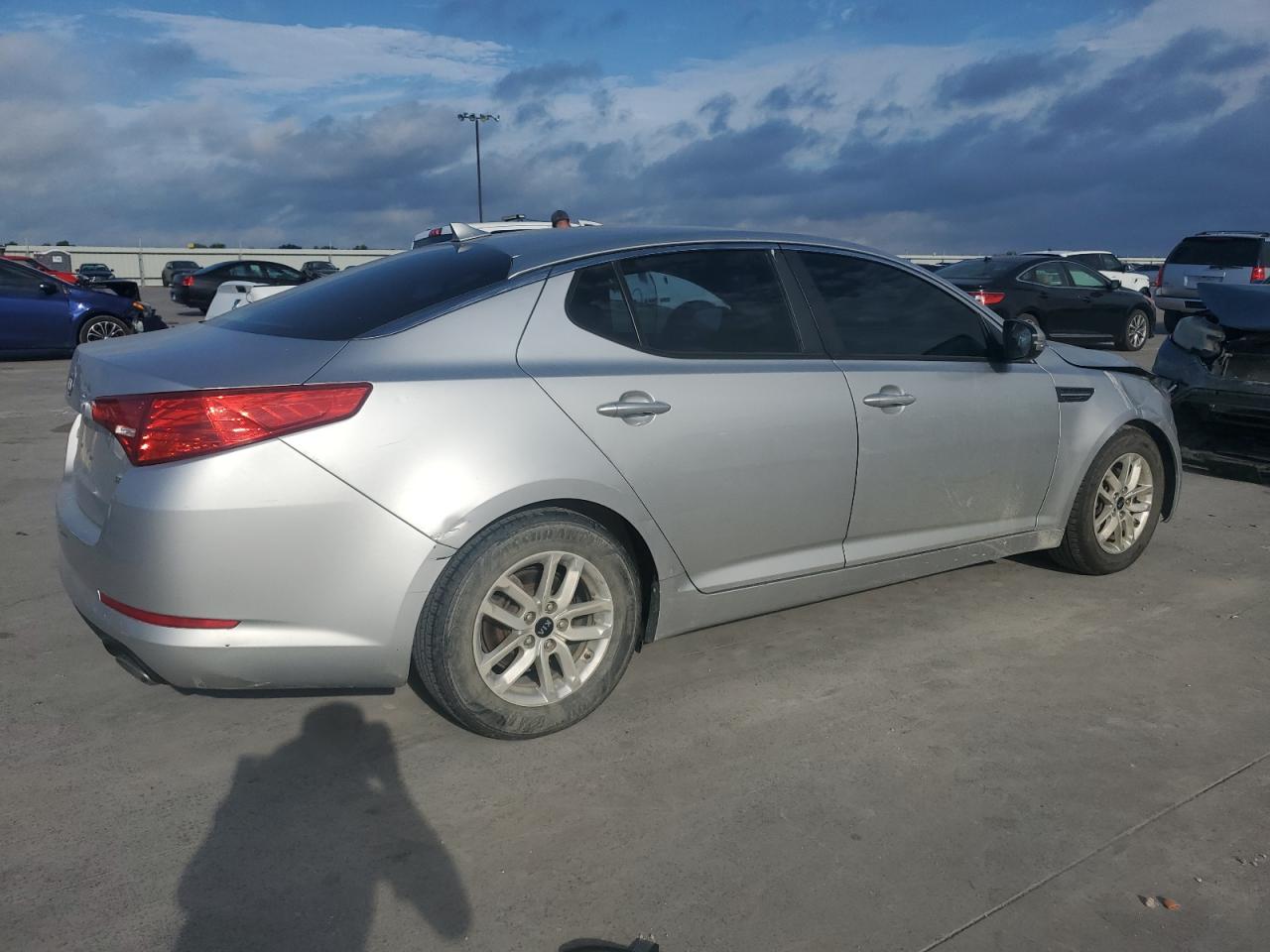 KNAGM4A71B5165709 2011 Kia Optima Lx