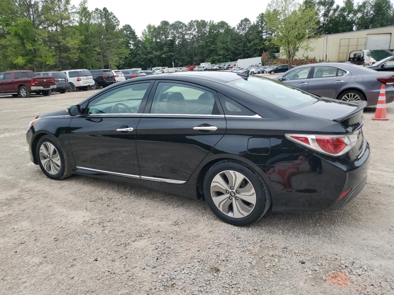 2015 Hyundai Sonata Hybrid vin: KMHEC4A41FA131782