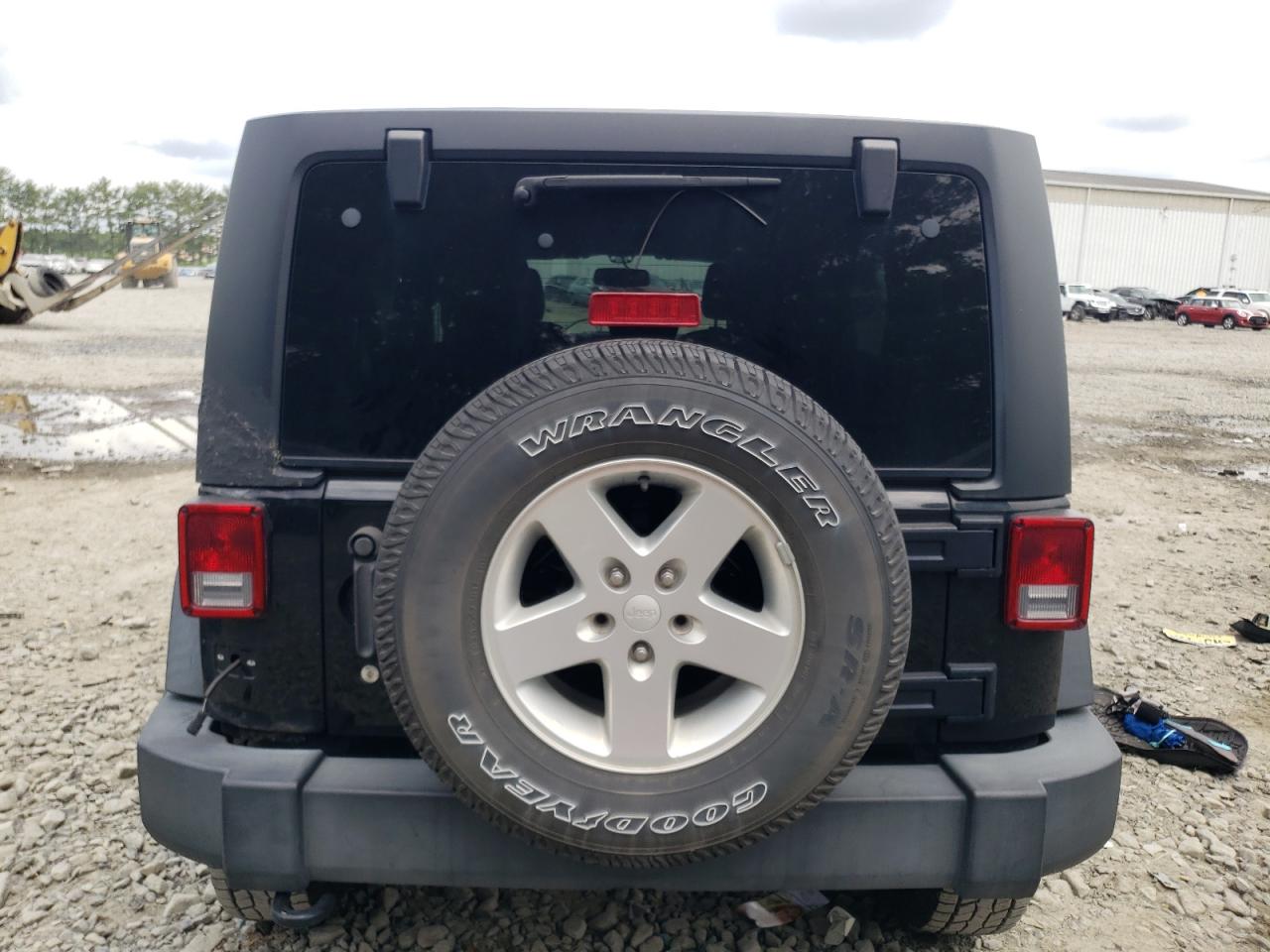 1C4BJWDG2GL129382 2016 Jeep Wrangler Unlimited Sport