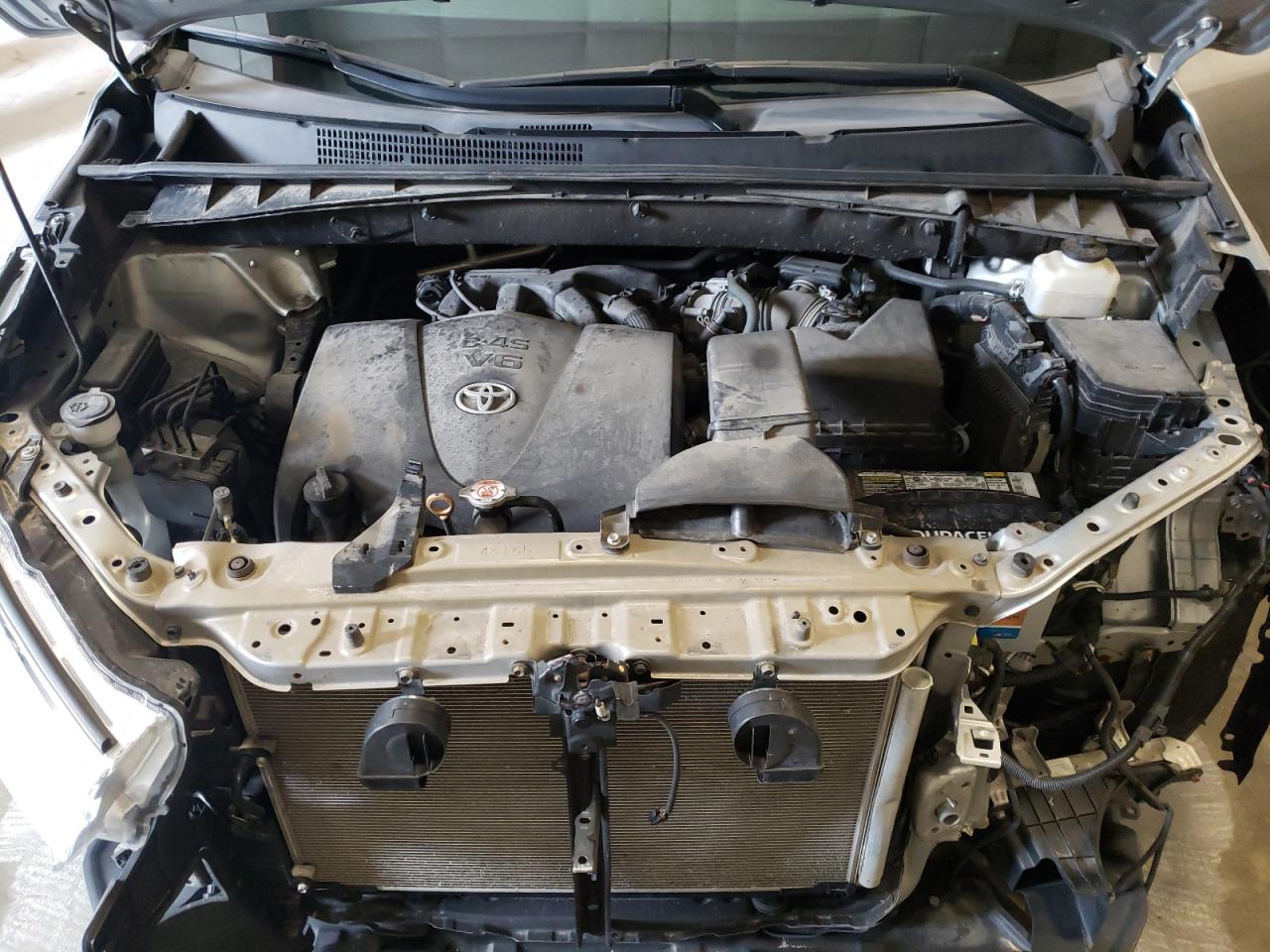 5TDJZRFH3JS817036 2018 Toyota Highlander Se