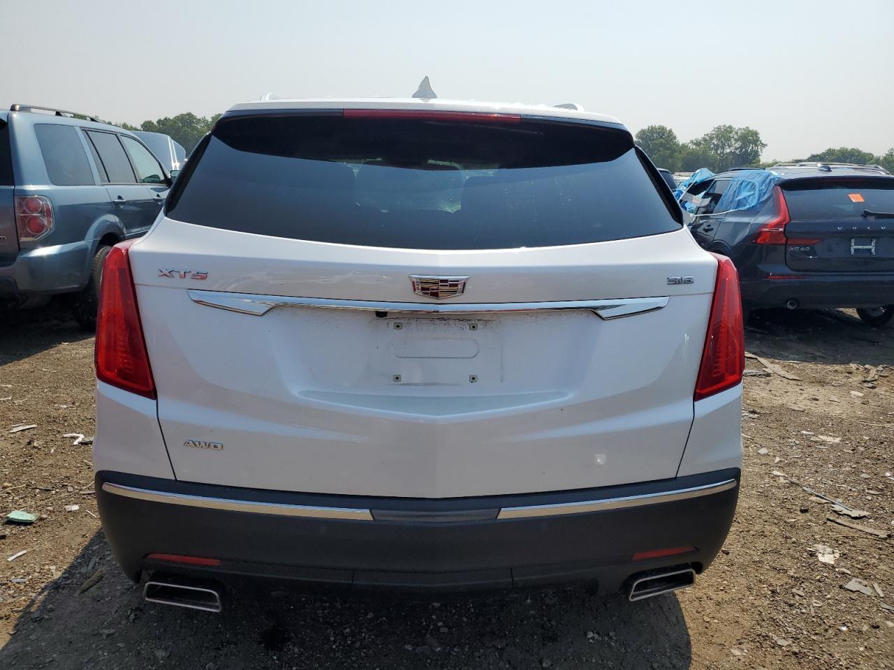 1GYKNDRS8JZ131867 2018 Cadillac Xt5 Luxury