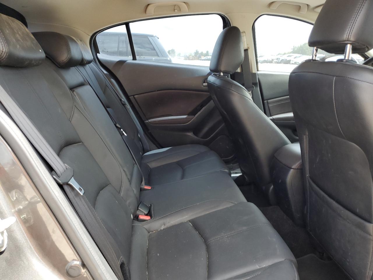 3MZBN1L3XJM266174 2018 Mazda 3 Touring