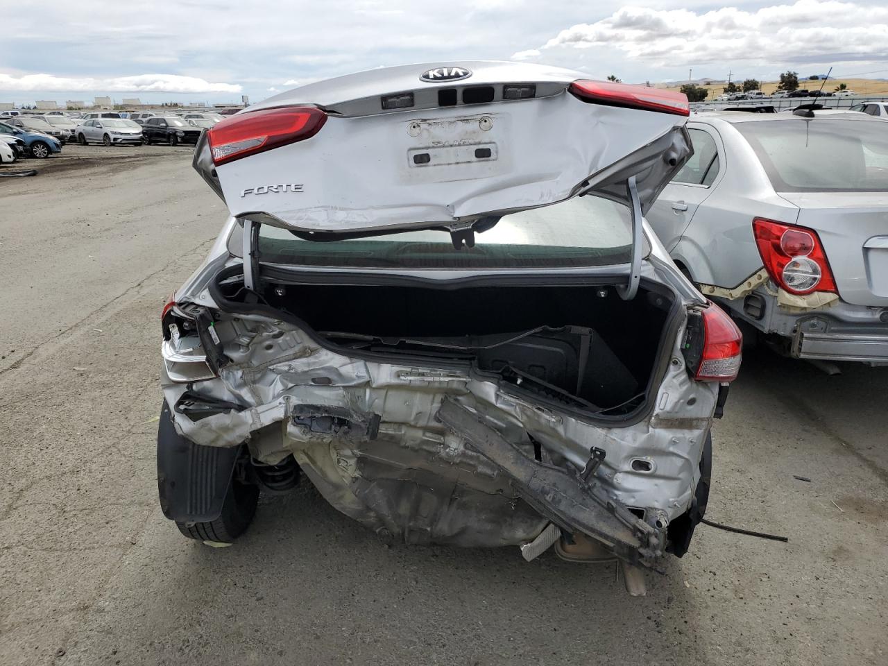 3KPFK4A71HE126247 2017 Kia Forte Lx