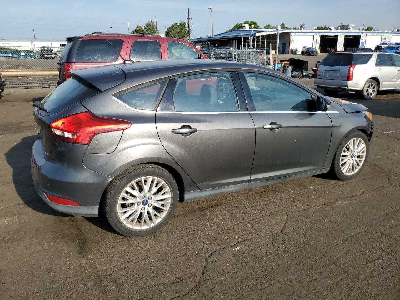 2015 Ford Focus Titanium vin: 1FADP3N24FL358028