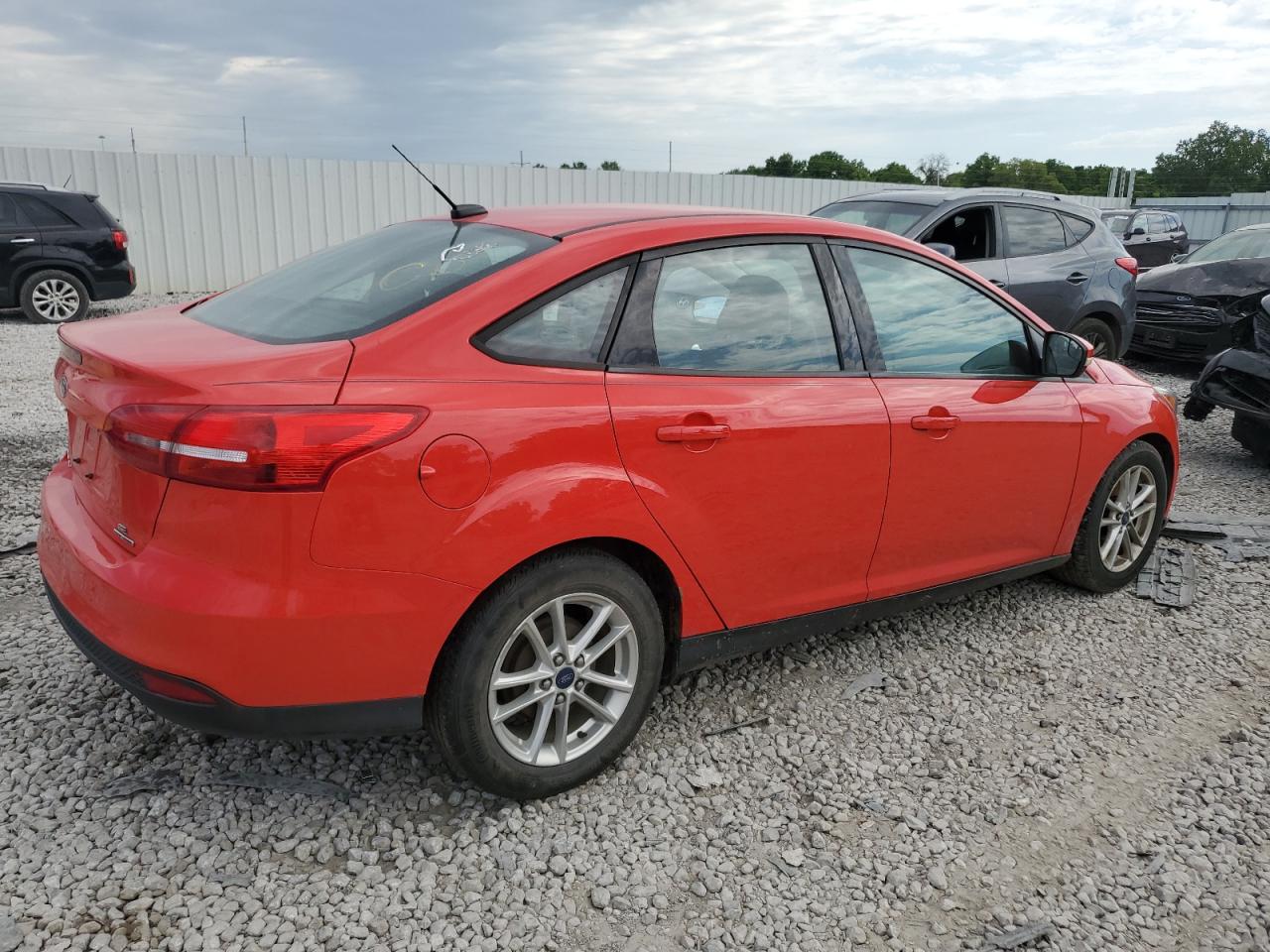 2016 Ford Focus Se vin: 1FADP3F25GL252266