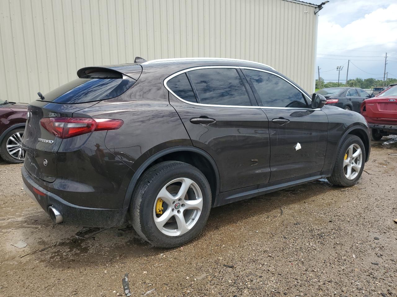 2018 Alfa Romeo Stelvio vin: ZASFAKAN3J7B76912