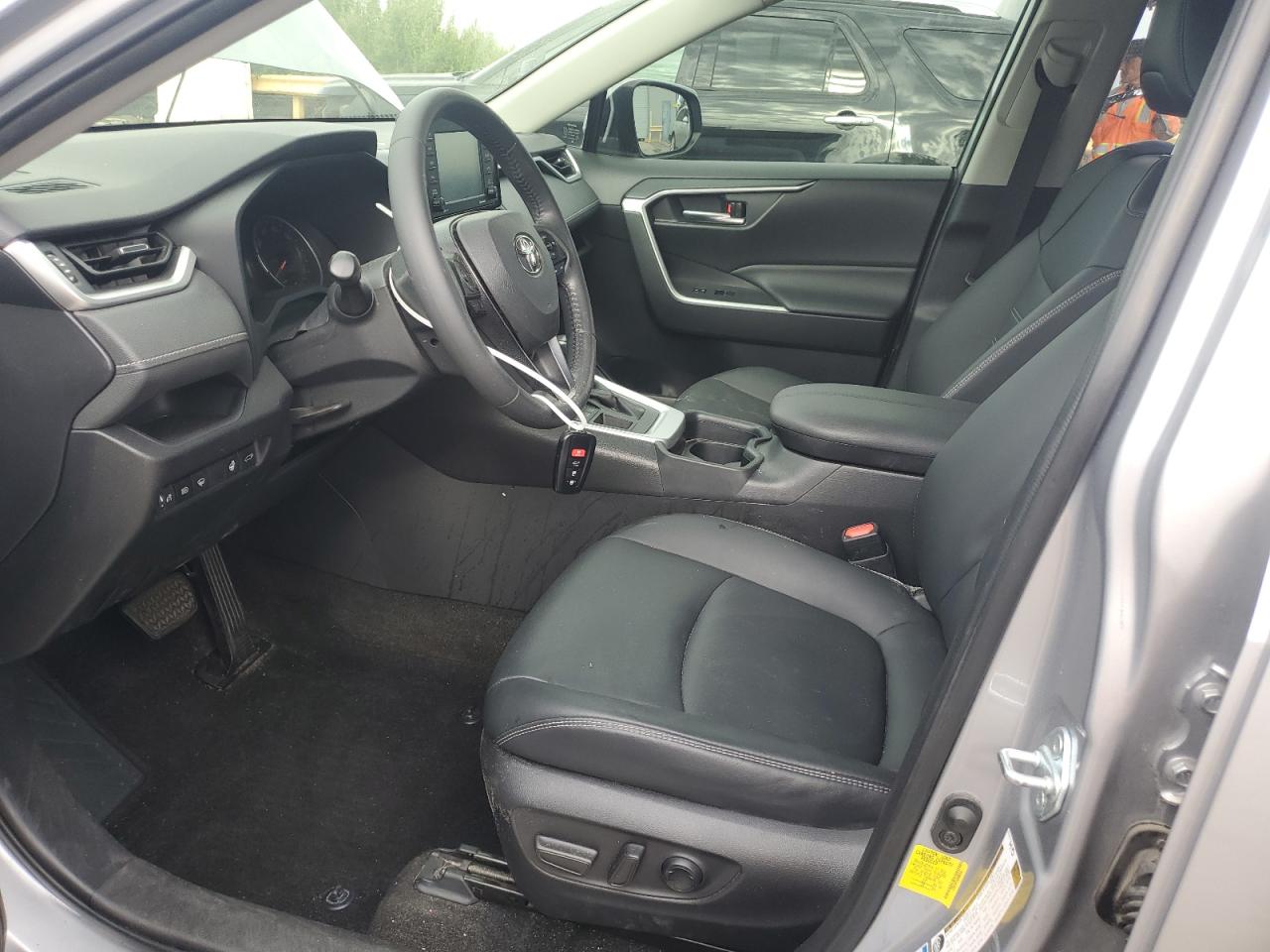 JTMA1RFV4MD068941 2021 Toyota Rav4 Xle Premium