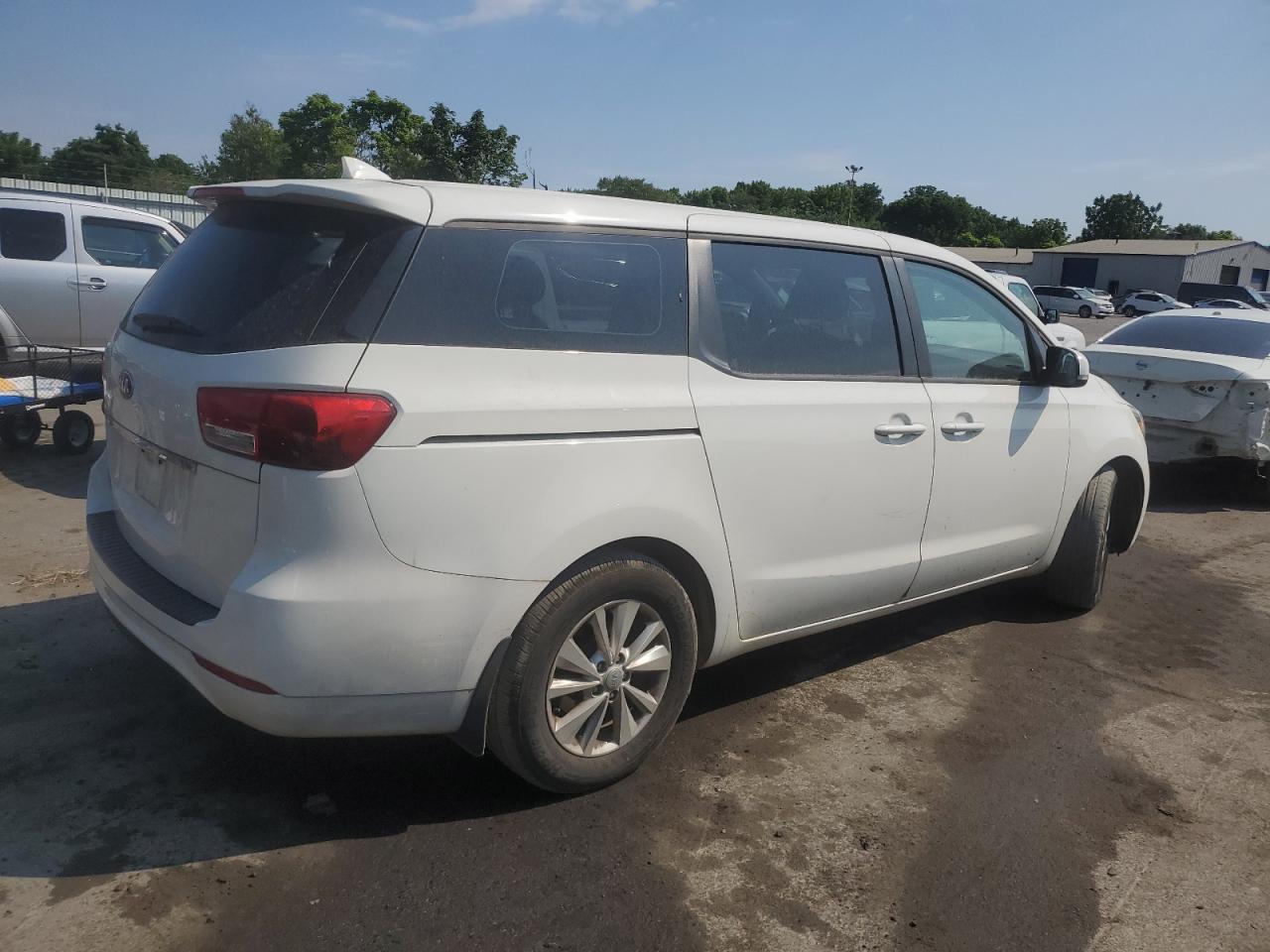 KNDMA5C18H6285071 2017 Kia Sedona L