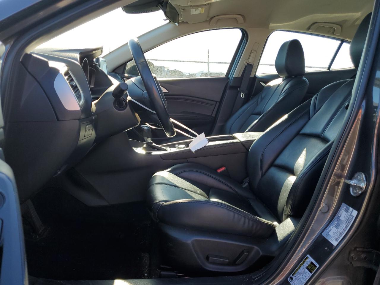 3MZBN1V32JM172299 2018 Mazda 3 Touring