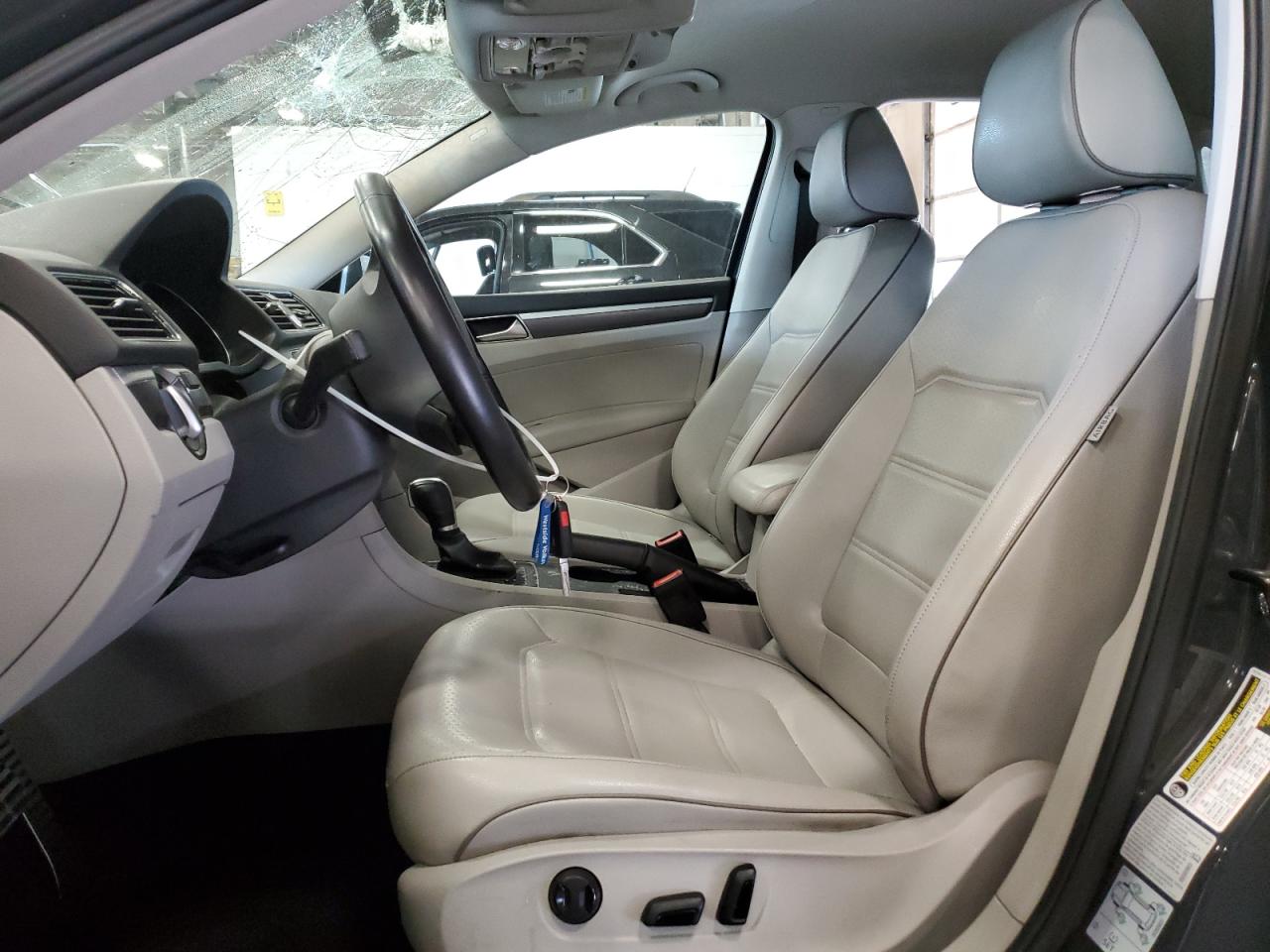 1VWDT7A37HC050847 2017 Volkswagen Passat R-Line